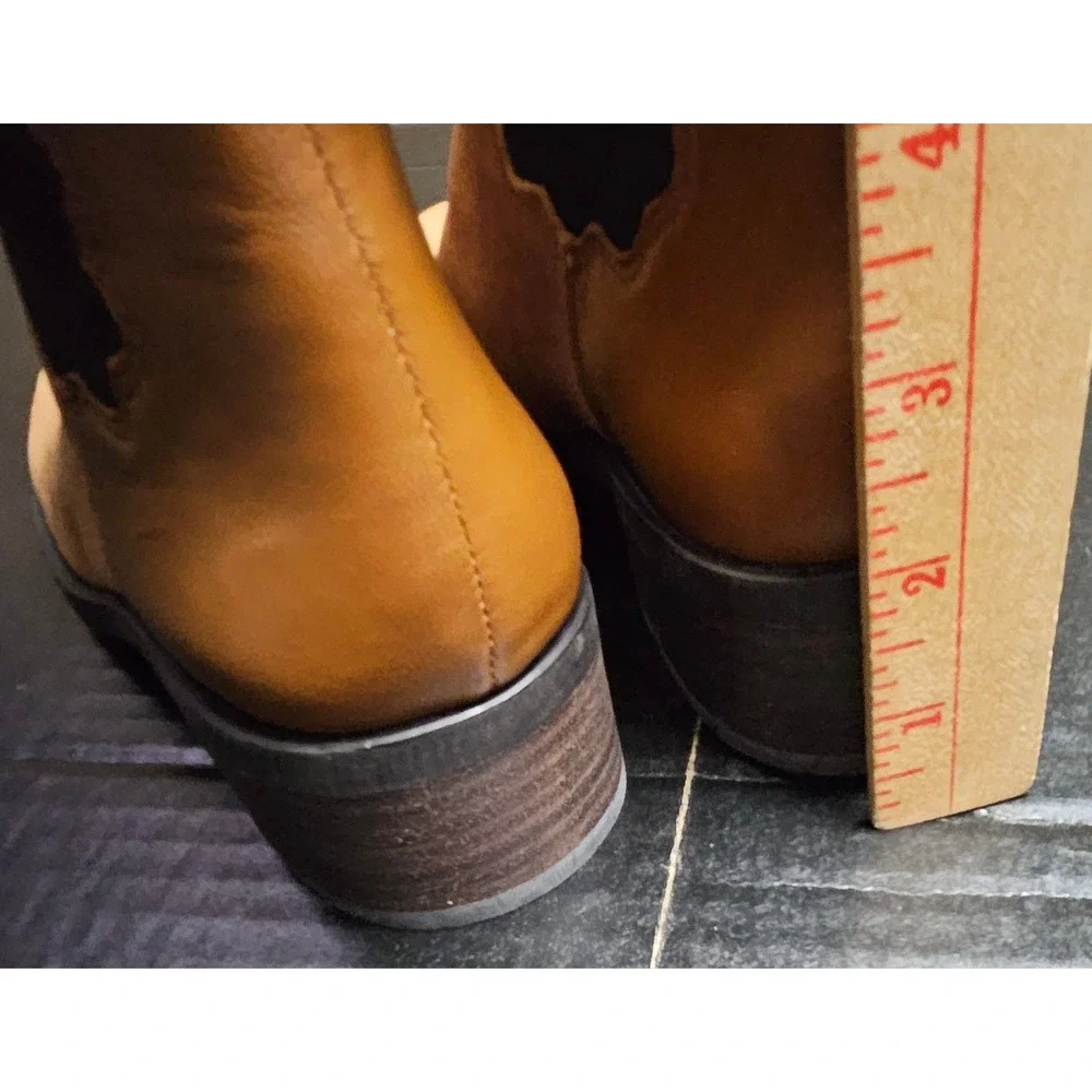 Lori Goldstein Wylie Tan Suede Leather Scalloped Chelsea Boots LI-WYLIE Womens 6
